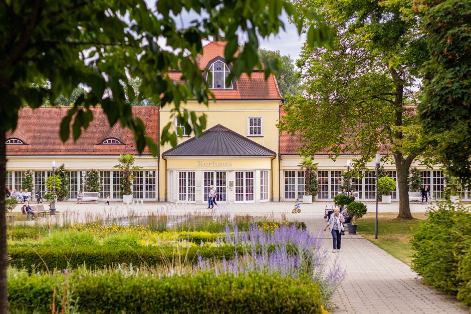 Moderne logopädische Praxis in Bad Aibling mit hellem Therapieraum